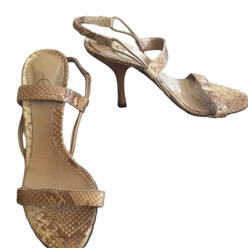 Joey Women's Animal Print Heals Size 6